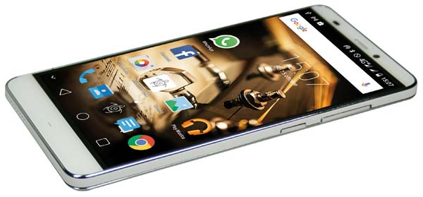 На фото фаблет Mediacom PhonePad Duo S552U 4G